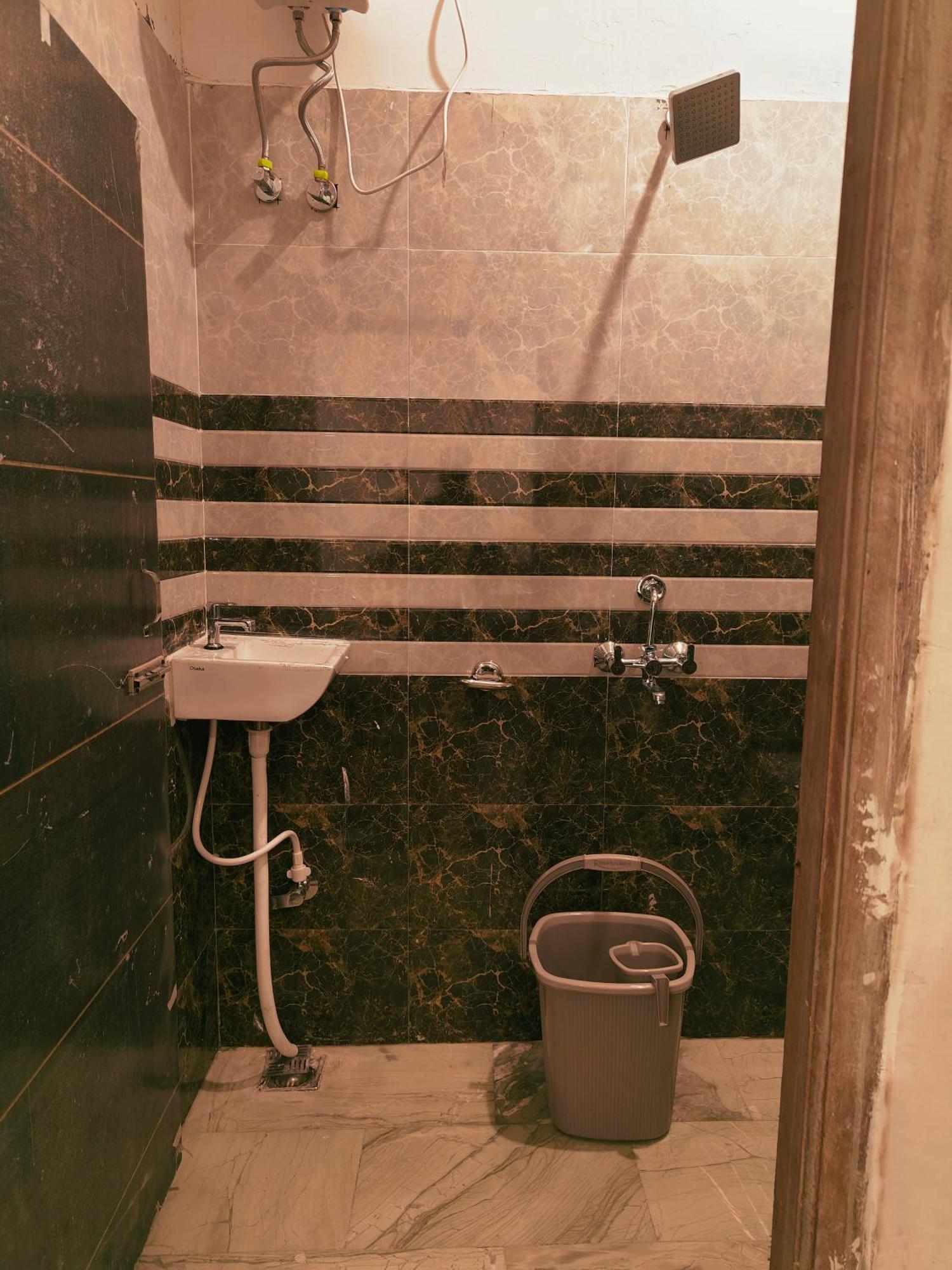 Sky Inn Paying Guest House 瓦拉纳西 外观 照片