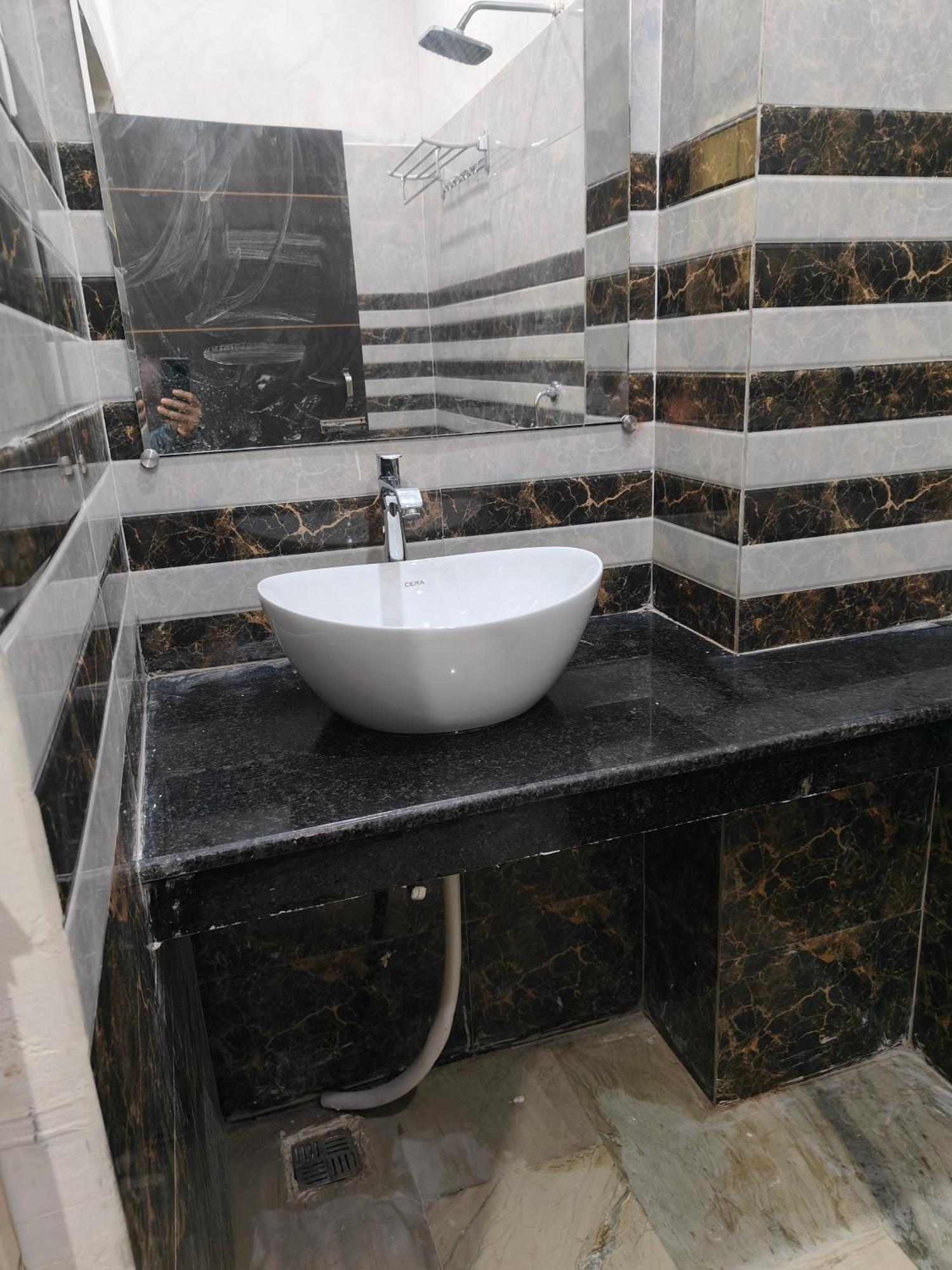 Sky Inn Paying Guest House 瓦拉纳西 外观 照片